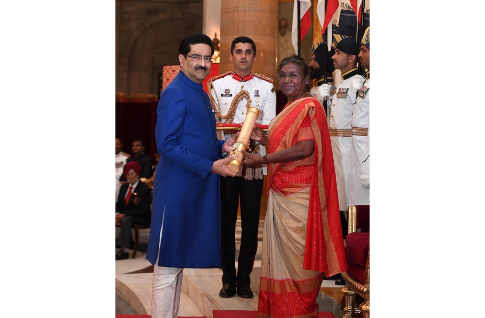 President Droupadi Murmu confers Padma Bhushan, India’s third-highest civilian award, to our Chancellor Dr. Kumar Mangalam Birla at the Rashtrapati Bhavan.